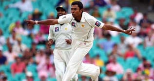 Kaneria spins Pakistan into command